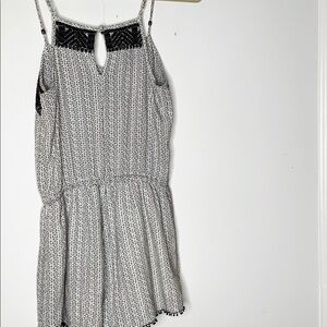 AMERICAN EAGLE Black and White Romper. Size XS